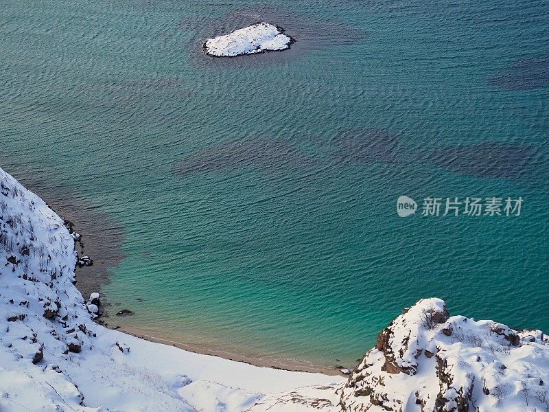 岛和海滩被雪覆盖- 1